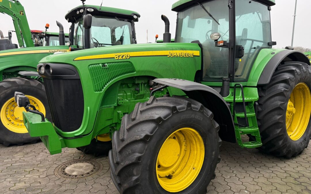 JOHN DEERE 8220