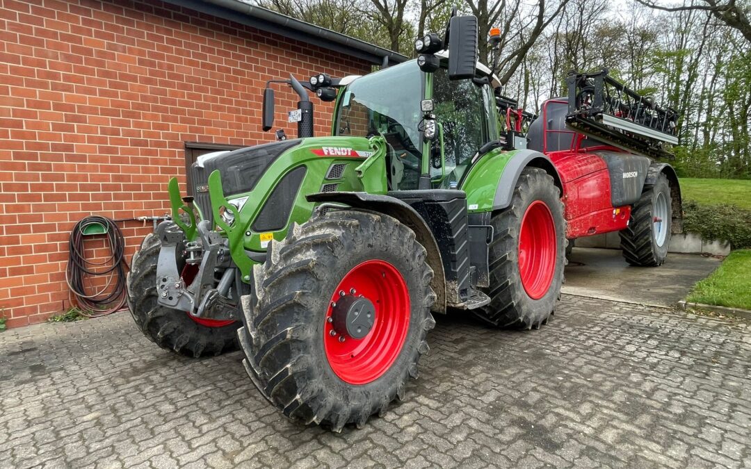 FENDT 724 VARIO Gen 6 PROFI+ Setting 2 con Pala