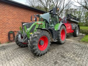 FENDT 724 VARIO Gen 6 PROFI+ Setting 2 con Pala